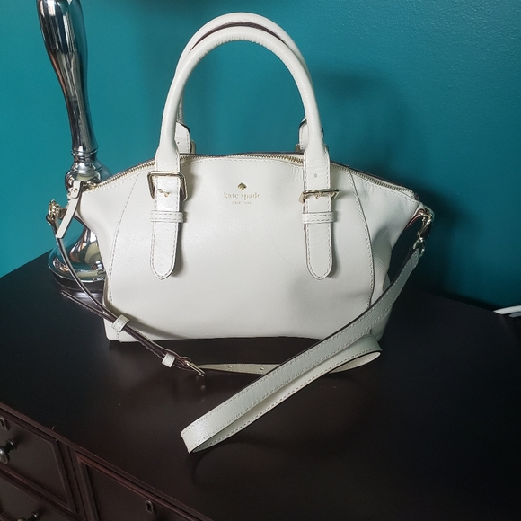 kate spade Handbags - Kate spade off-white / cream bag